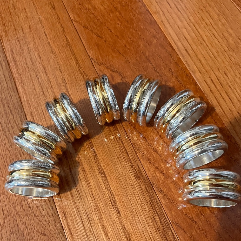 Set of 8 Gold/Silver Colored Napkin Rings